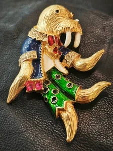 spilla di design a forma di tricheco con smalti policromi - designer brooch - Imagen 1 de 3