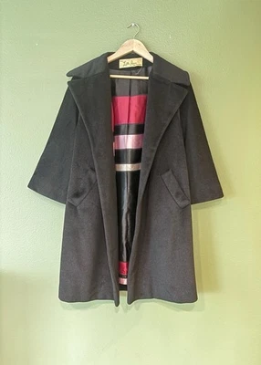 Abrigo clutch vintage años 60 negro mohair Lilli Ann Paris swing forrado en seda talla M/L Foto 1 de 4