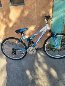 Roadmaster Mountain Bike - Picture 1 of 3