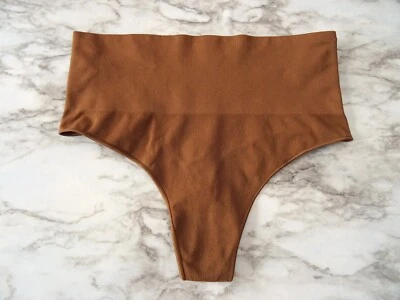 Calcinha tanga modeladora diária Spanx 0815# pacote com 1 EUA tamanho M - Imagem 1 de 3
