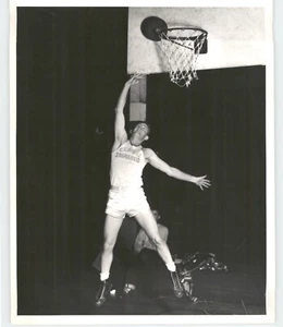 CARROLL SHAMROCKS All American Forward LES O'GARA Basketball 1947 Press Photo - Picture 1 of 2