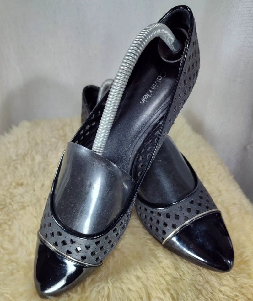CALVIN KLEIN MUJER ZAPATOS PLANOS INFORMALES CHAROL CORTE LÁSER TALLA 10 M NEGRO GRIS Foto 1 de 4