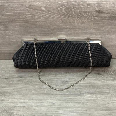Bolso clutch largo negro opcional color plata asa de cadena fruncida noche Foto 1 de 4