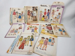 Lotto 10 vestiti vintage bambina e ragazzo modelli da cucire varie misure - Foto 1 di 5