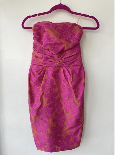 Mini abito senza spalline Moschino economico e chic rosa caldo floreale jacquard senza spalline