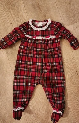 Pijama de Navidad a Cuadros Rojo Brillante Futuro Encaje Bebé Niña 6m 6 Meses Usado  Foto 1 de 4