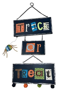 "Letrero colgante de madera y metal de truco o trato de Halloween decoración 25"" X 11"" y araña" - Imagen 1 de 9