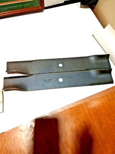 AM104489 PAIR OFJOHN DEERE HIGH LIFT 16.5" COMMERCIAL MOWER BLADES - Picture 1 of 3