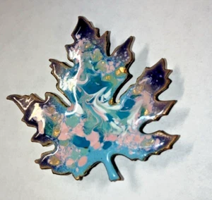 Vintage Handcrafted Copper Enamel Maple Leaf Pin Pinks Blues and White 2" - Picture 1 of 6
