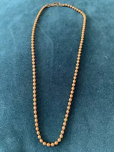 Vintage goldfarbene Halskette kleine runde Kugeln 80er Jahre Vibe ungewöhnlicher Verschluss - Bild 1 von 5