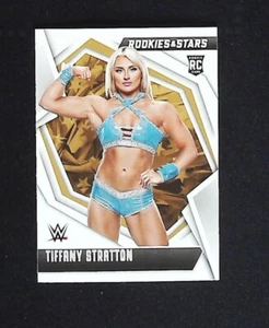 2022 Panini Chronicles WWE - Esordienti e Stelle Tiffany Stratton #181 (RC) - Foto 1 di 1