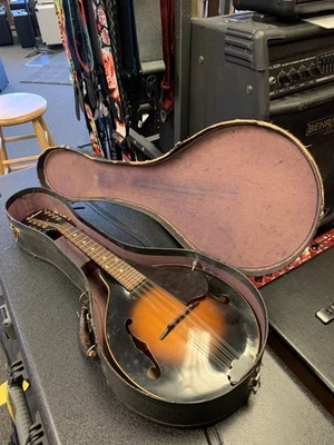 Gibson A-00 Mandolin - Image 1 of 4