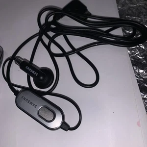 SAMSUNG OEM M300 HANDSFREE HEADSET EARPHONES DUAL EARBUDS HEADPHONES with MIC - Picture 1 of 3
