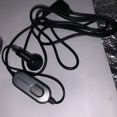 SAMSUNG OEM M300 HANDSFREE HEADSET EARPHONES DUAL EARBUDS HEADPHONES with MIC - Image 1 of 3