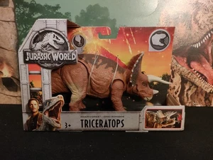 Triceratops Roarivores Mattel Jurassic World - Foto 1 di 7