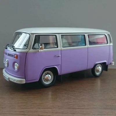 Autobus Revell 1/24 Volkswagen T2 costruito e verniciato - Immagine 1 di 4