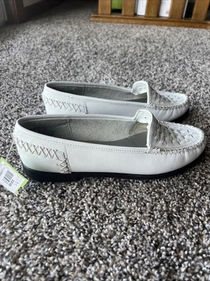 Mocasines blancos para mujer Mootsies Tootsies talla 5,5 valor ~ 45 $ Foto 1 de 4