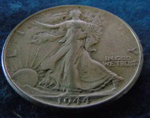 1944P 1944 P Walking Liberty 90% Medio dólar de plata 50C centavo cincuenta 1/2 EF? XF? - Imagen 1 de 6