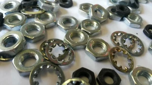 90x SELTEN! MUTTERN + UNTERLEGSCHEIBEN MIX auch für Potenziometer 5 + 7mm 9072 - Picture 1 of 2