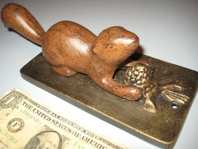 SPI Home - Ardilla marrón de aluminio con llamador de puerta de piña Foto 1 de 4