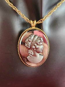 Vintage Oval Dark Grey Intaglio Glass Big Cameo Pendant Gold Tone Chain Necklace - Picture 1 of 6
