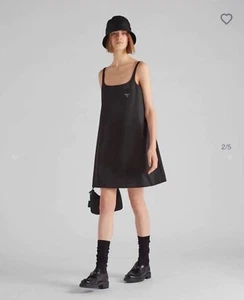 ¡NUEVO SIN ETIQUETAS! Mini Vestido PRADA Re-Nylon en Nylon Reciclado, FR 40 (US 8) - Imagen 1 de 24