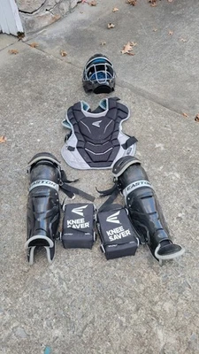 Protector de pecho Easton Youth Intermedio Youth Catcher Gear 12-15 rodilleras Foto 1 de 4