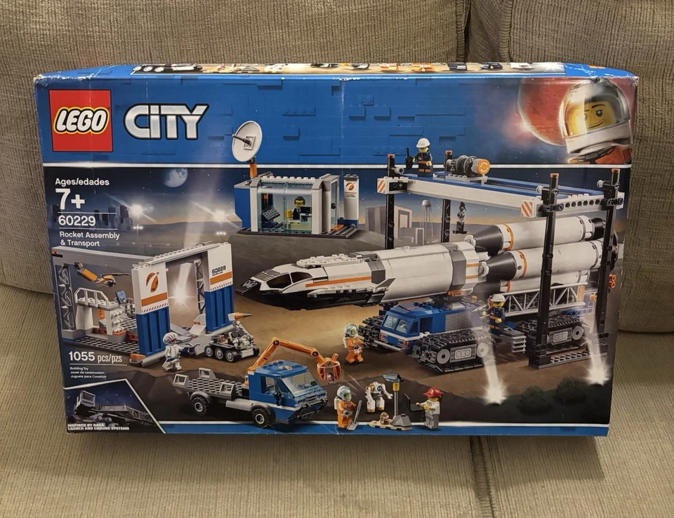 LEGO City ROCKET ASSEMBLY & TRANSPORT 60229 Brand New Sealed RETIRED Space Ship - Image 1 of 4