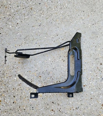 Soporte de guardabarros Saturn Sky para conductor superior izquierdo 07-09 OEM sin daños Foto 1 de 2