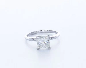 Anillo solitario clásico de oro blanco de 14 quilates con diamantes creados en laboratorio E/VVS1 Princesa de 2,5 quilates - Imagen 1 de 4