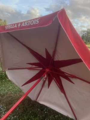 Paraguas de patio estilo mercado. Toldo Stella Artois 8’. 7,5’ de alto Foto 1 de 4