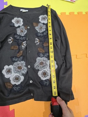 Cárdigan Suéter Granate Hill M Seda Algodón Cachemira Bordado Floral Gris Oscuro Foto 1 de 4