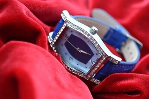 CROTON Wristwatch Watch Ladies needs battery - Picture 1 of 6