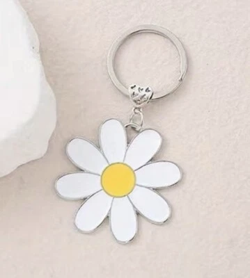 Large White Daisy Silver Metal Keyring Pretty Flower Gift Split Ring - Image 1 of 2