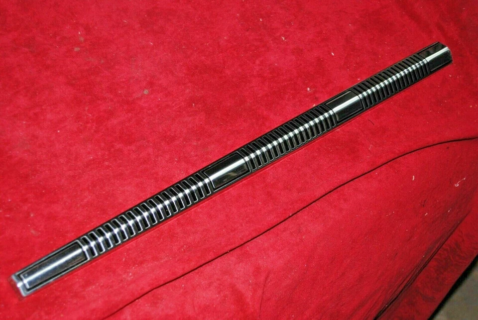 65 NOS FORD CUSTOM 500 PORTA MOLDURA IMPECÁVEL E DIFÍCIL DE ENCONTRAR C5AZ 6220938 A - Imagem 1 de 1