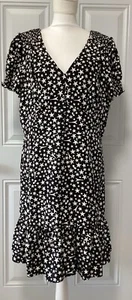 Karl Lagerfeld Women’s Black/White Print Short Sleeve Zip Tiered Dress Size 14 - Picture 1 of 19