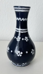 Gmundner Keramik Dirndl blau Blumenvase 15,5 cm GK2526 (2506DE10) 09/25 - Bild 1 von 4