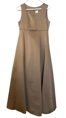 Vestido David’s Bridal Michaelangelo Talla 16 Damas de honor Baile de graduación Latte Sin Mangas Usado en Excelente Condición Foto 1 de 4