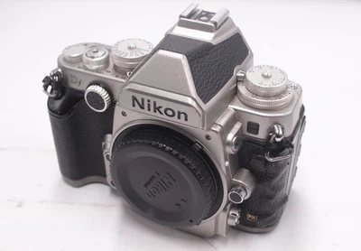 Cámara digital Nikon Df 16,2 MP SLR - plateada   Foto 1 de 4