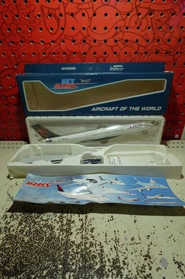 Modelo colecionável SkyMarks Delta Airbus A330-300 N809NW SKR530 escala 1:200 - Imagem 1 de 4