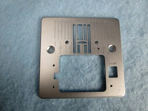 SINGER NADELPLATTE Q060D Nähmaschine 3321, 3323, 4423, 4452, 5511, 5523 5532 - Bild 1 von 2