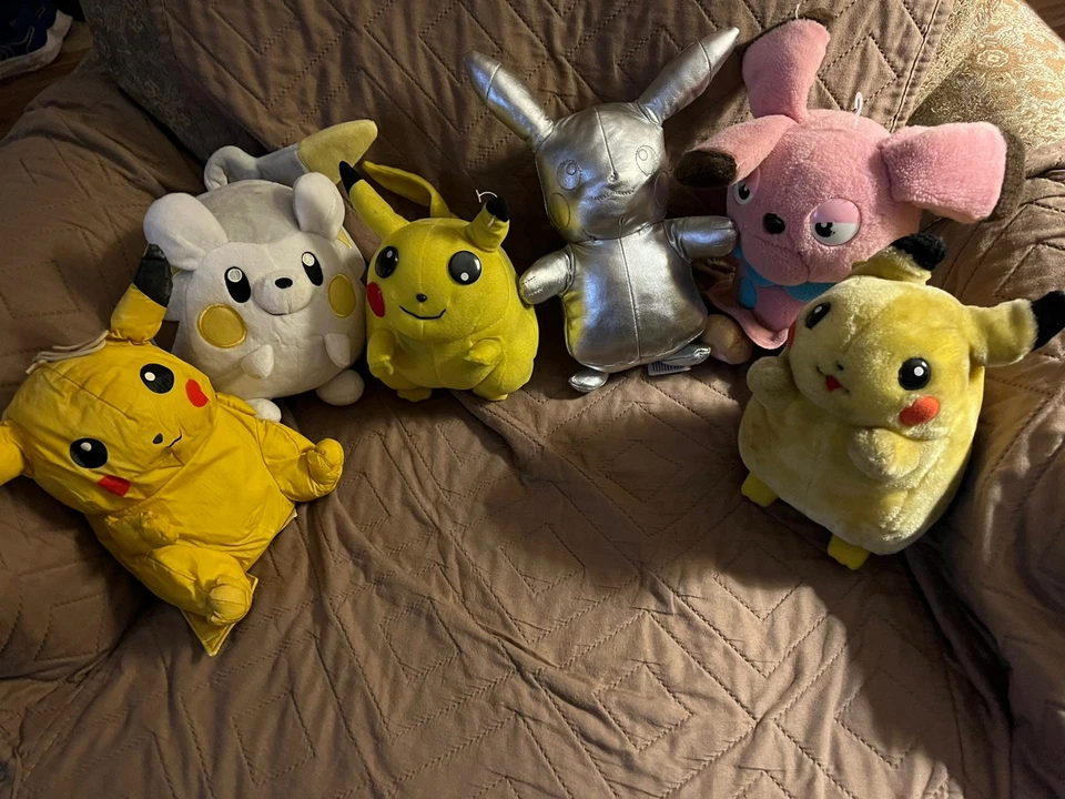 POKEMON PELUCHES PIKACHU Y MÁS LOTE DE 6 PELUCHES DE PELUCHE. Foto 1 de 4