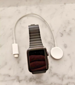 Apple watch serie 3 - 43mm - Aluminium noire bracelet métal - GPS & LTE - Photo 1/5