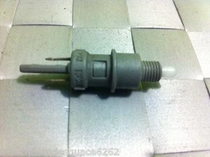 A-31 SPEEDFIGHT AEROX MBK NITRO TYPHOON INTERRUPTOR 0.5 FRENO BRAKE LIGHT SWITCH - Imagen 1 de 1