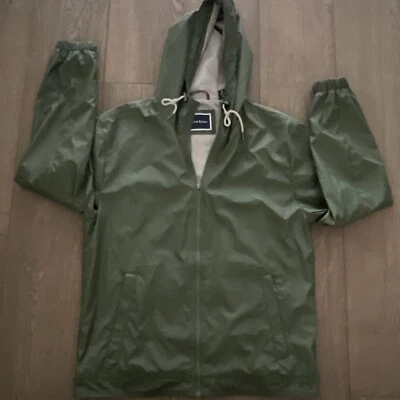 Chaqueta de lluvia ligera con capucha verde oliva talla M engomada Club Room para hombre Foto 1 de 4