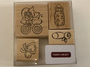 Set baby boutique di 4 francobolli CTMH bottiglia passeggino pannolino spilla doccia inviti - Foto 1 di 5