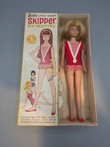 Bambola vintage Skipper gamba dritta in scatola, #0950 bionda - Foto 1 di 8