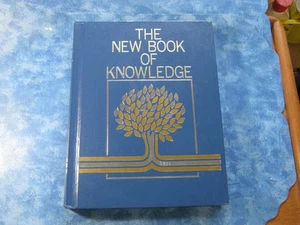 THE NEW BOOK OF KNOWLEDGE Volume 1/A HC 1987 Grolier XLNT - Picture 1 of 7