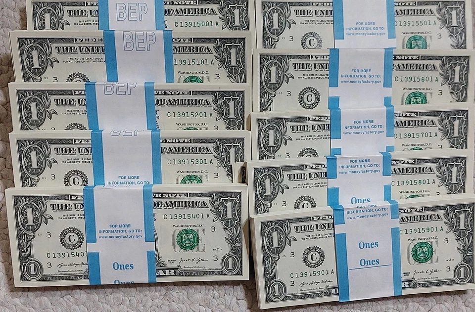 BEP $100 STRAPS OF ONE DOLLAR BILLS UNCIRCULATED S/N's IN SEQUENCE 2021 - Image 1 of 3