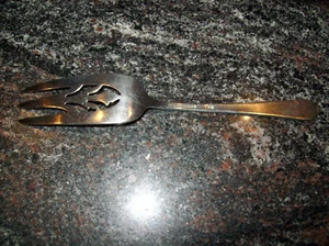 HOLMES & EDWARDS GUEST OF HONOR SILVERPLATE MEAT FORK - Picture 1 of 3